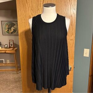 Philosophy Women's Large Black Pleated Swing Top Shirt
Blouse Sleeveless‎ Soft